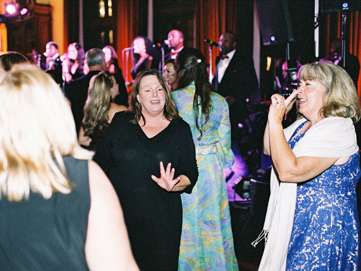 Guests dancing in front of wedding band Kustom Made