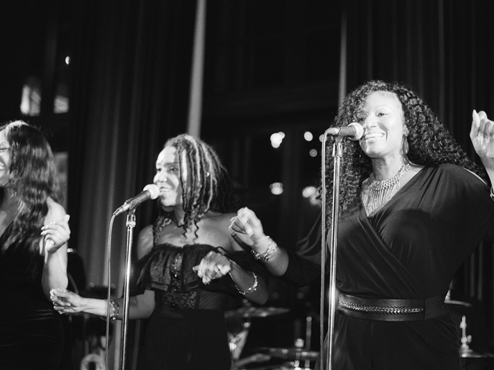 Female vocalists for Kustom Made band